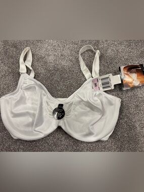 Bali White Underwire Minimizer Bra with Subtle Wing Detail